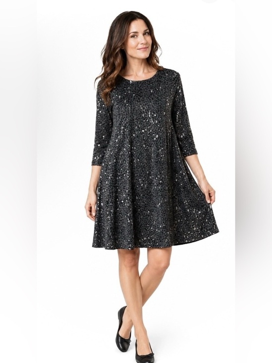 Time and Tru Dresses & Skirts - Gray leopard print 3/4 sleeve dress with pockets
